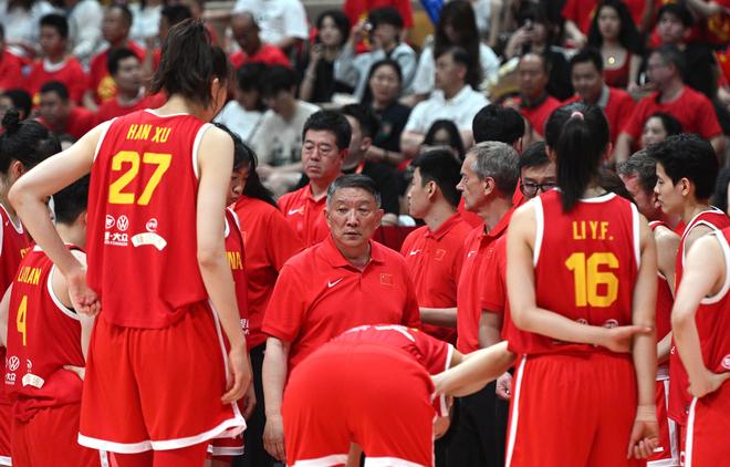 宫鲁鸣开炮中国女篮现状：别再做梦了，补短板才是王道