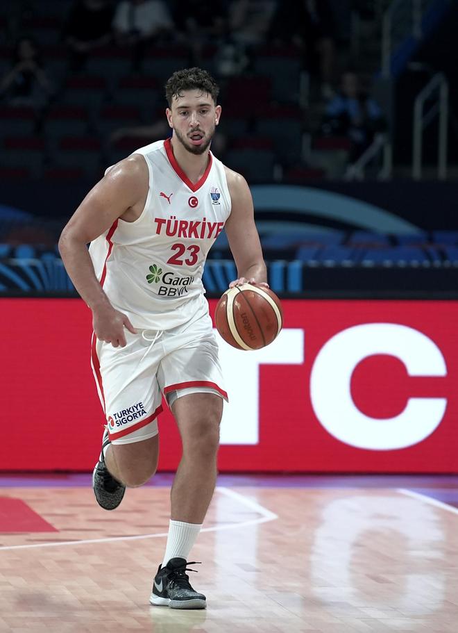 申京欧洲赛场亮相：技艺成熟但三分仍是短板，火箭新星路在何方？