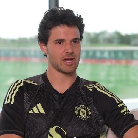 拉芒加盟曼联，童年梦想还是新晋门将的烟雾弹？