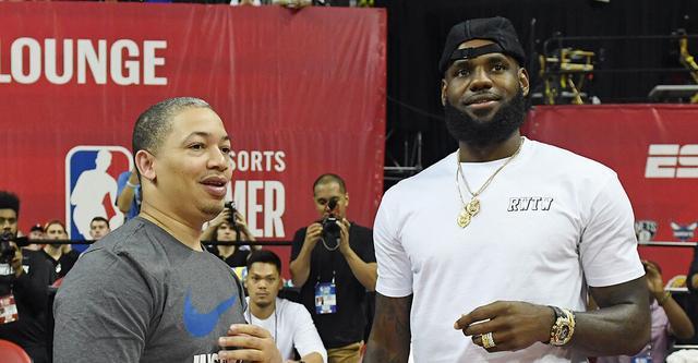 泰伦-卢怼嘴炮，詹姆斯90年代也能打爆全场，别再造谣了