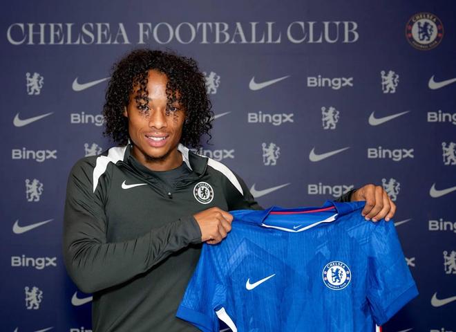 切尔西小将基亚诺-戴尔远赴荷甲续约至2030年，是荣誉还是避风塘？