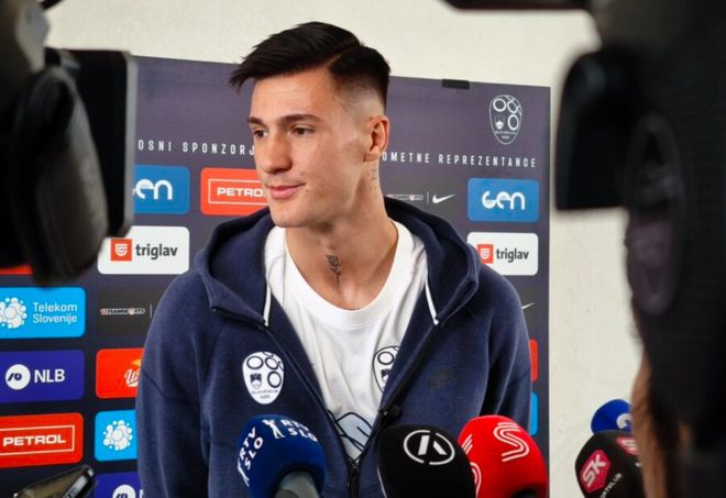 谢什科直言曼联压力山大，国足之路依旧充满挑战