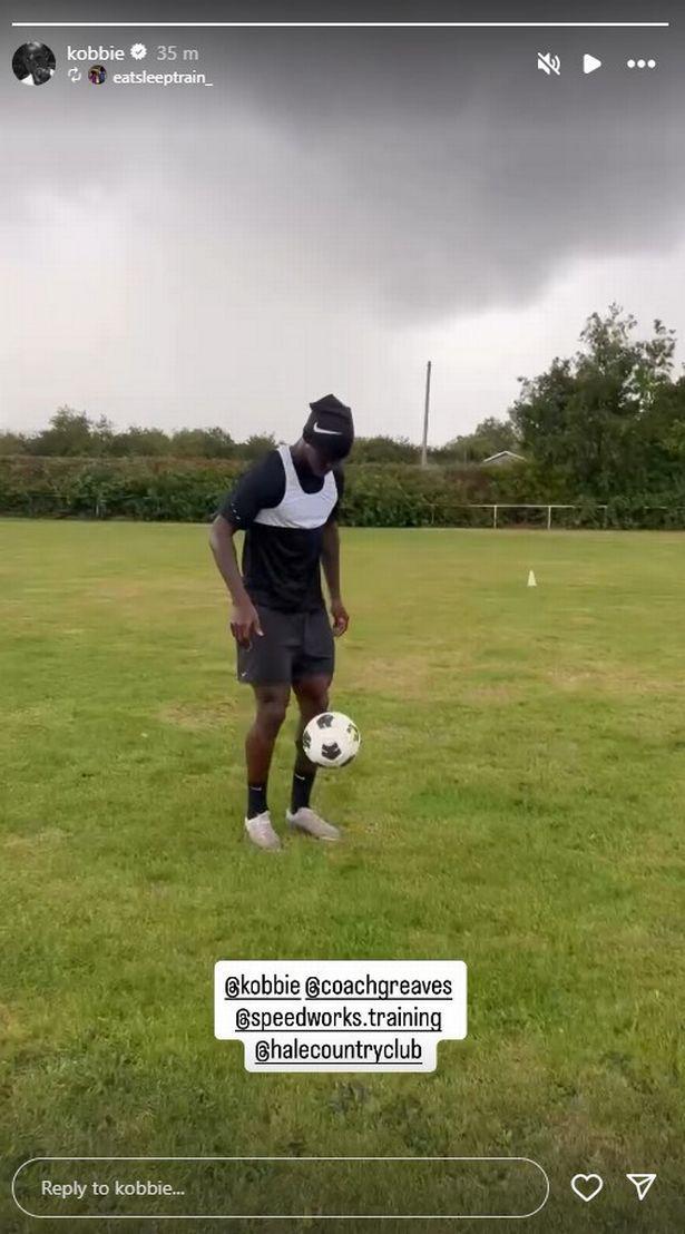 曼联20岁小将梅努想走又走不了，英超首发机会悬了