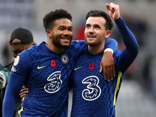 切尔西老将奇尔维尔离队，詹姆斯深情告别背后的伤病故事和球队未来