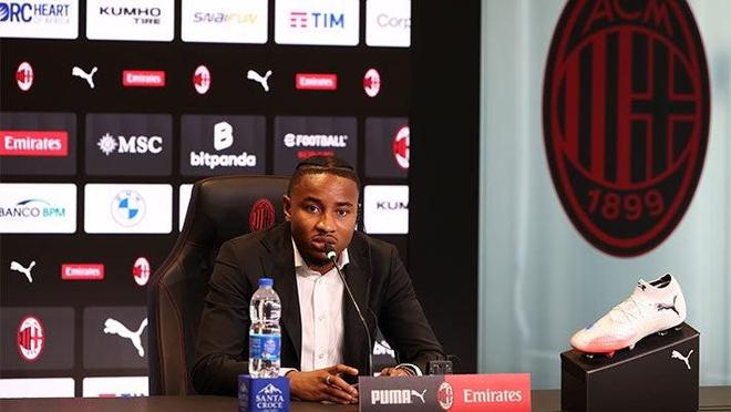 恩昆库加盟米兰亮相，嘴上谦逊心里野，球场表现能不能跟得上？