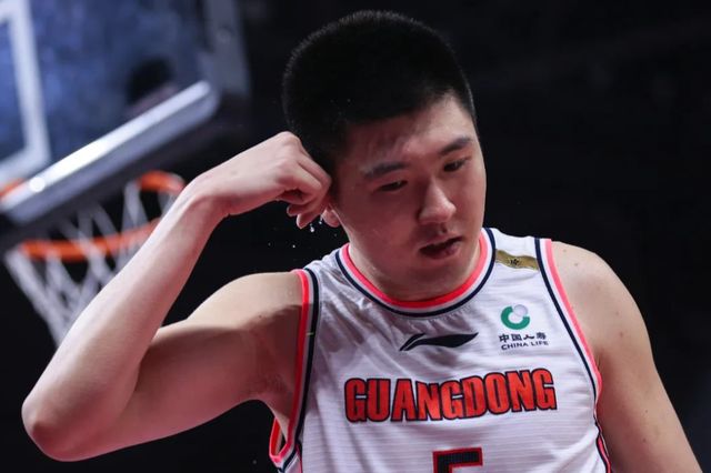 新疆男篮急补短板，王薪凯低调加盟成最大看点