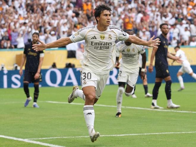 皇马轮换计划曝光，赛程密集连踢12场，阿隆索玩命调兵遣将能撑住吗