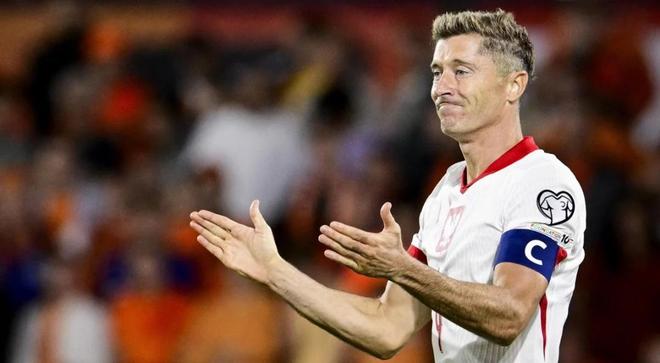 莱万赛后发声：新帅乌尔班让波兰队焕发新生，荷兰1-1未能取胜真是活该