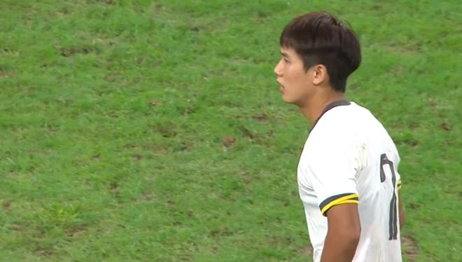 U22国足向余望又犯门前低级失误，热脸贴冷屁股的尴尬继续