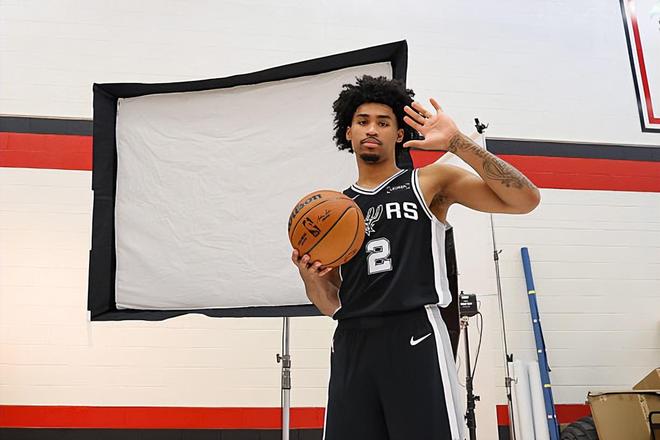 马刺19岁榜眼新秀哈珀左手拇指韧带撕裂 手术成功却恐错过季前赛