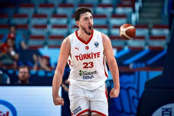 土耳其男篮逆转胜瑞典引爆欧洲杯，申京领衔豪取六连胜晋级八强