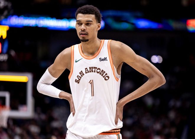 马刺队请醒醒吧，文班亚马不是铁人，保护他刻不容缓