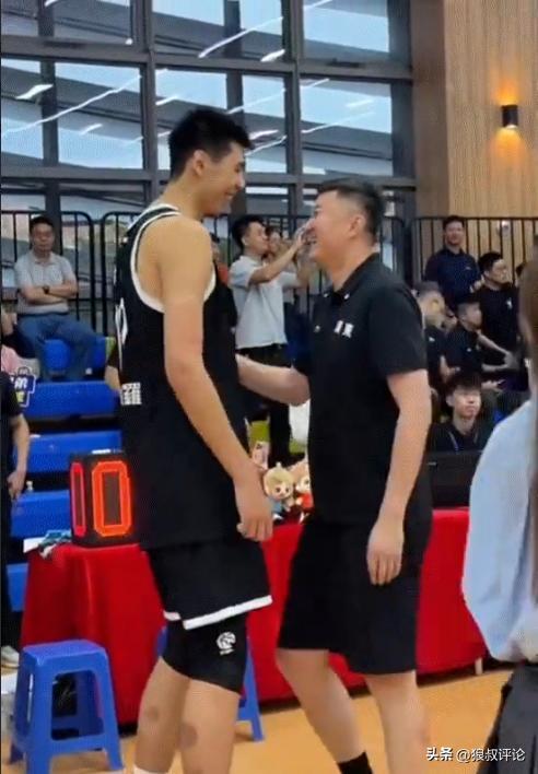 徐昕和杜锋和解？别被表面假象骗了，广东男篮内部矛盾没那么简单