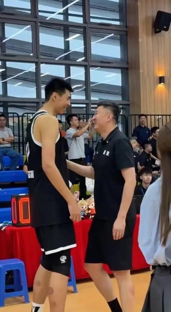 广东宏远戏码再上演，杜锋徐昕和好？胡明轩赴美真拼命，焦泊乔复出亮眼