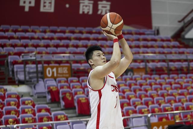 雷蒙直言不讳：中国男篮狼性不足，团队篮球缺少关键一击