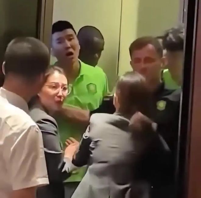 国安球员王刚冲突事件道歉，无诚意已成笑柄，国安争冠压力大不容小觑