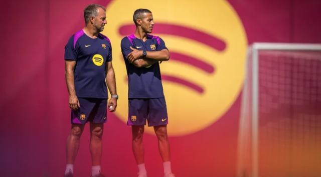 巴萨老将蒂亚戈回归教练组，弗里克终于拿到贴心助教