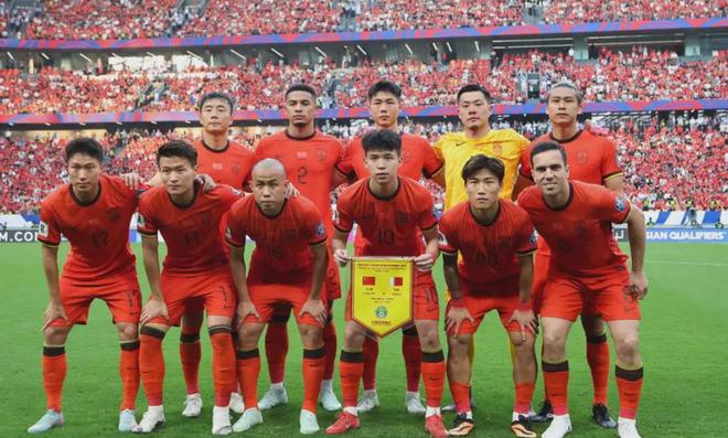 国足换帅动静不断，两大西班牙名帅抢位，新星王钰栋瞄准欧洲赛场