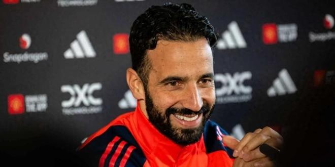 曼联无欧战只能拼友谊赛加餐，财政窟窿大到得靠卖门票填？