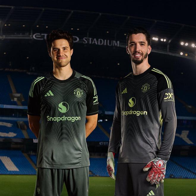 曼联门将人选突然明朗，阿莫林毒评奥纳纳后伤病满营压力山大曼市德比硝烟再起