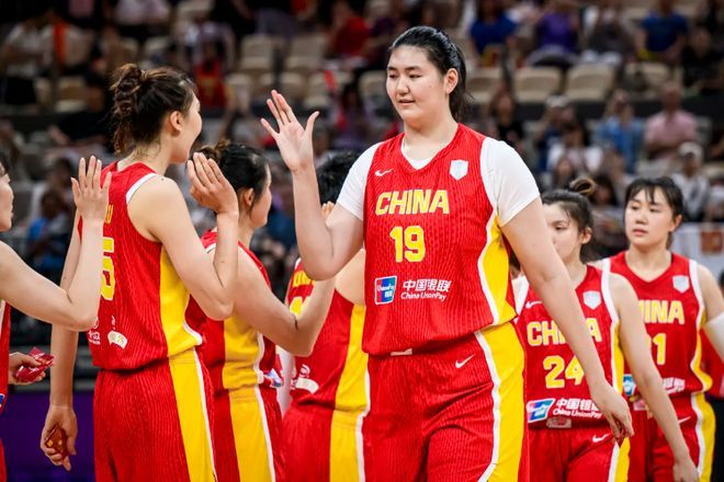 18岁“女姚明”张子宇加盟山东女篮，WCBA新赛季霸气登场