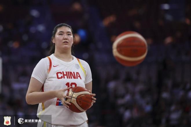 18岁女篮新星张子宇加盟山东女篮，花大价钱却真有料吗？