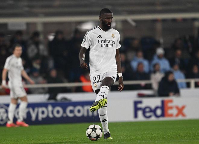 皇马队中卫吕迪格伤停三月，昔日主力变替补，未来悬了