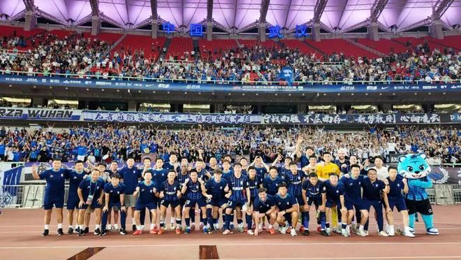 中超武汉三镇冲击保级关键战：挑战天津津门虎，谁能占上风？