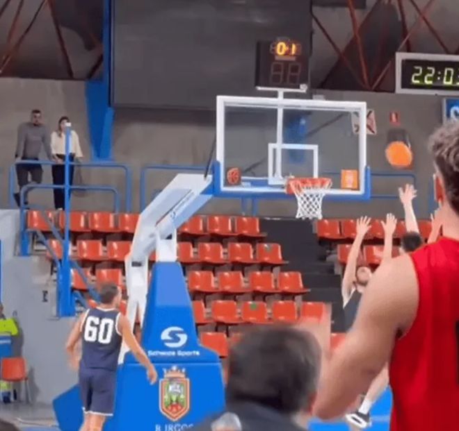 余嘉豪西乙赛场遭遇黑哨，关键绝杀球被取消引发争议