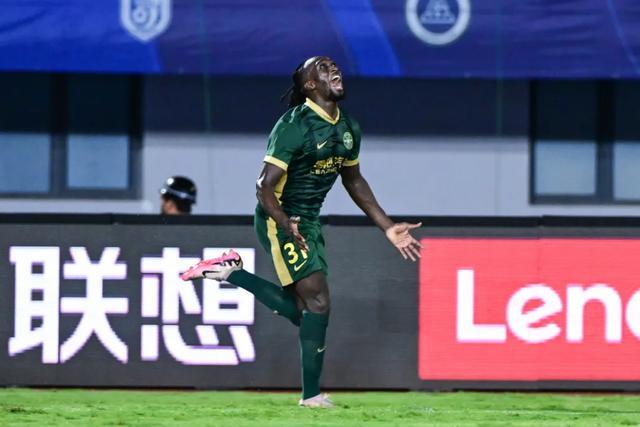 浙江绿城半场核心伤退，替补奥乌苏爆发助球队险胜青岛西海岸