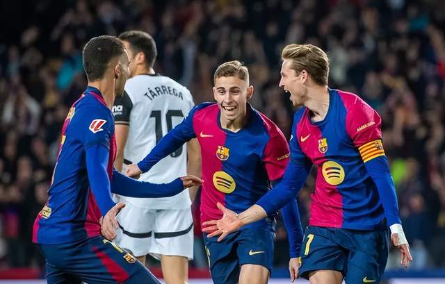 巴萨伤病潮再袭小场作战，皇马稳坐西甲榜首巴萨尴尬局面难言喜色