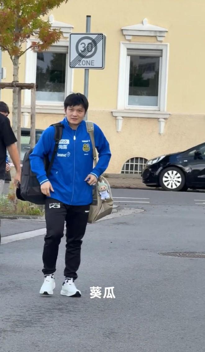 樊振东都抢着给玩偶穿皇马球衣了，德甲真的没救了？