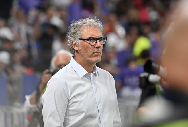 吉达联合亚冠翻车记：少打一人，崩得一塌糊涂，还敢叫嚣？