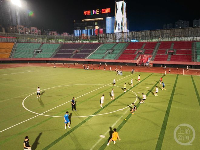 巴南生物城足球队：一群业余小伙的“渝超”奋斗日记