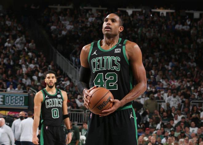 勇士新赛季首发中锋尘埃落定，霍福德加盟引发续约风波余波