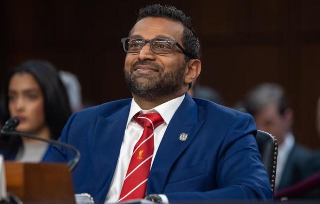 FBI局长公开秀利物浦领带 是政治噱头还是粉丝本色？