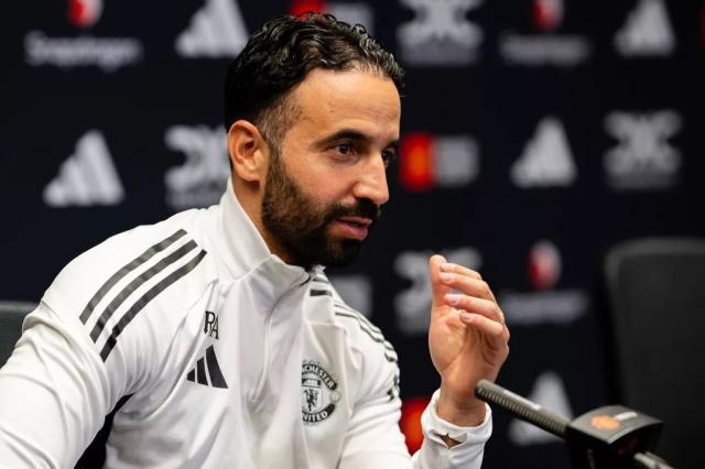 阿莫林的曼联执教实验室彻底翻车，343阵型成笑柄