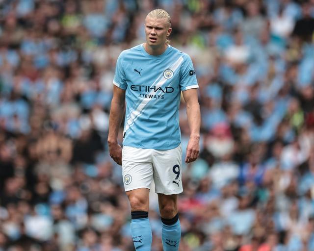 曼城对阵阿森纳：瓜迪奥拉的防线大考，斯通斯回归悬念重重哈兰德火力全开