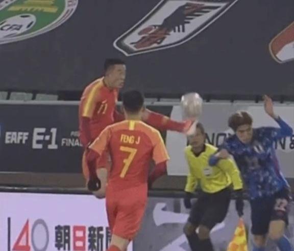 36岁老将姜至鹏中超爆粗挑衅天津球迷，真是老了就能胡来？