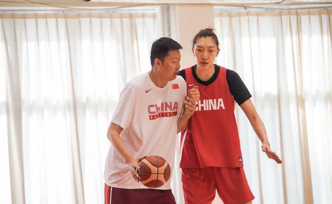 中国女篮的内线“救火队员”王治郅真能带来质的飞跃吗？