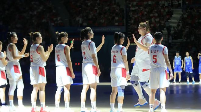 刘禹彤爆发力碾压张子宇，上海女篮险胜新疆引发国家队选人大战