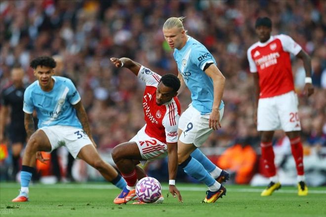 英超大战阿森纳重拾血性遇冷遇曼城铁桶阵，马蒂内利救场未能逆转大势
