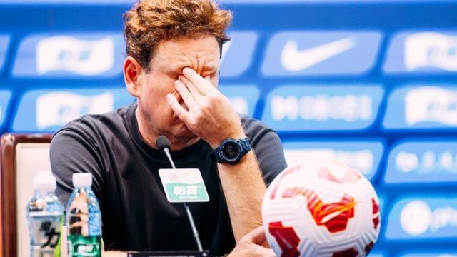 申花再失利，斯卢茨基的“心痛”到底能撑多久？