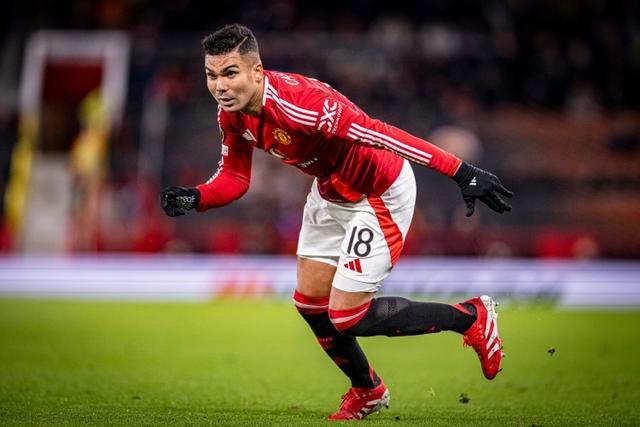 鲁尼犀利点评卡塞米罗：经验老到却幼稚犯错，曼联险些为他买单