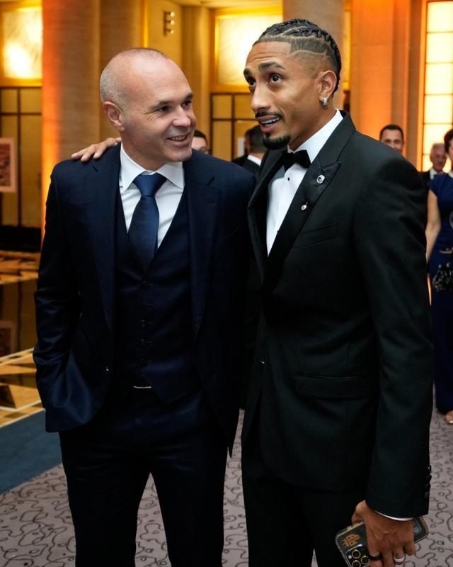 金球奖2025：巴萨拉菲尼亚力压群雄却仅获第五，伊涅斯塔复出成最大看点