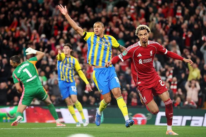 利物浦英联杯惊险晋级 新援狂欢成败笔留下隐患