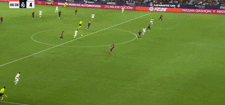 皇马碾压莱万特，姆巴佩闪耀西甲赛场，英联杯利物浦逆转出线