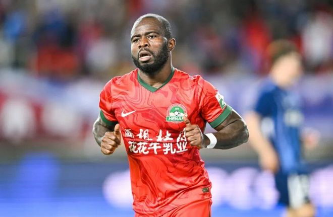 中超惊现“小个头球王”阿奇姆彭，身高1米7碾压巨人锋线！