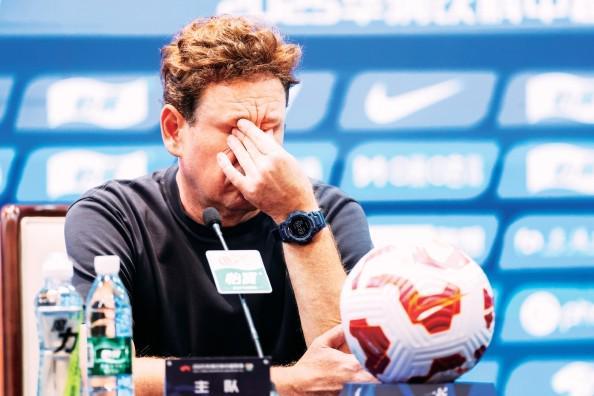 申花的头疼难题：斯卢茨基还要踢多大把硬仗？