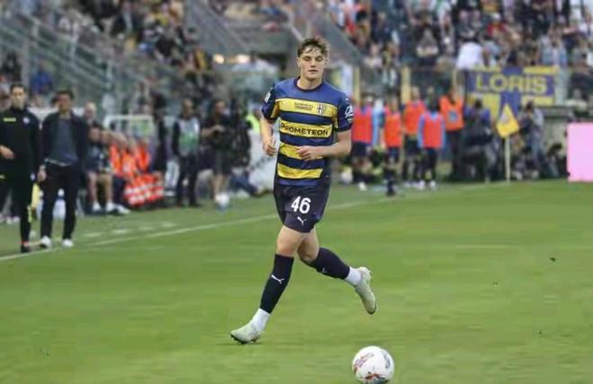 利物浦新人莱奥尼首秀炸裂却伤退，红军晋级背后暗藏隐忧